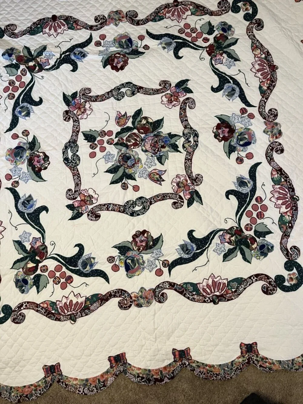 Vintage Floral Appliqué Quilt With Scalloped Edge & Matching Shams Handmade Set